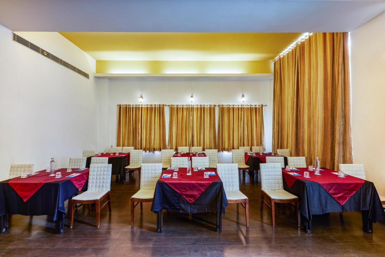 Club Mahindra Udaipur Hotel Buitenkant foto
