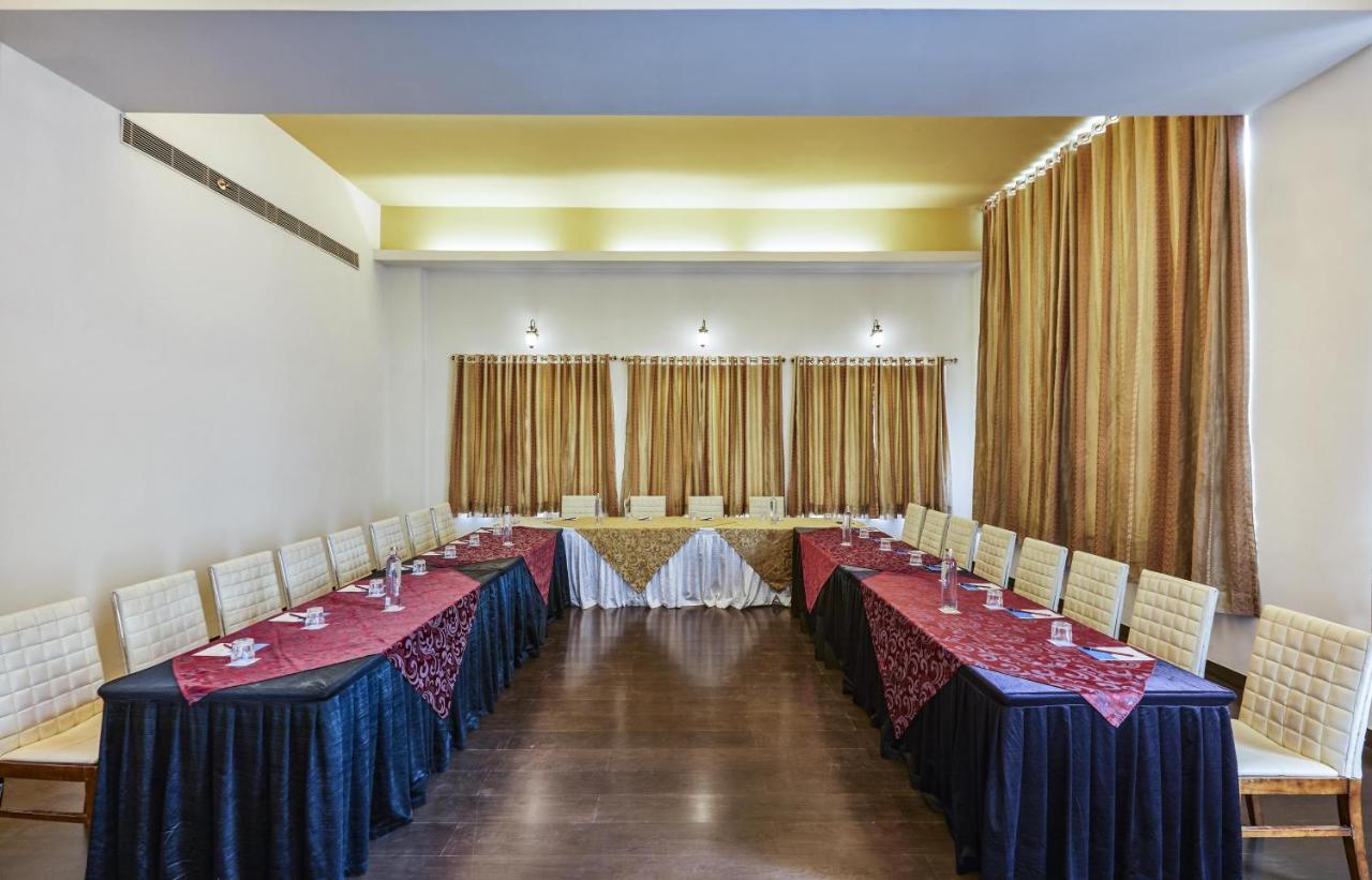 Club Mahindra Udaipur Hotel Buitenkant foto