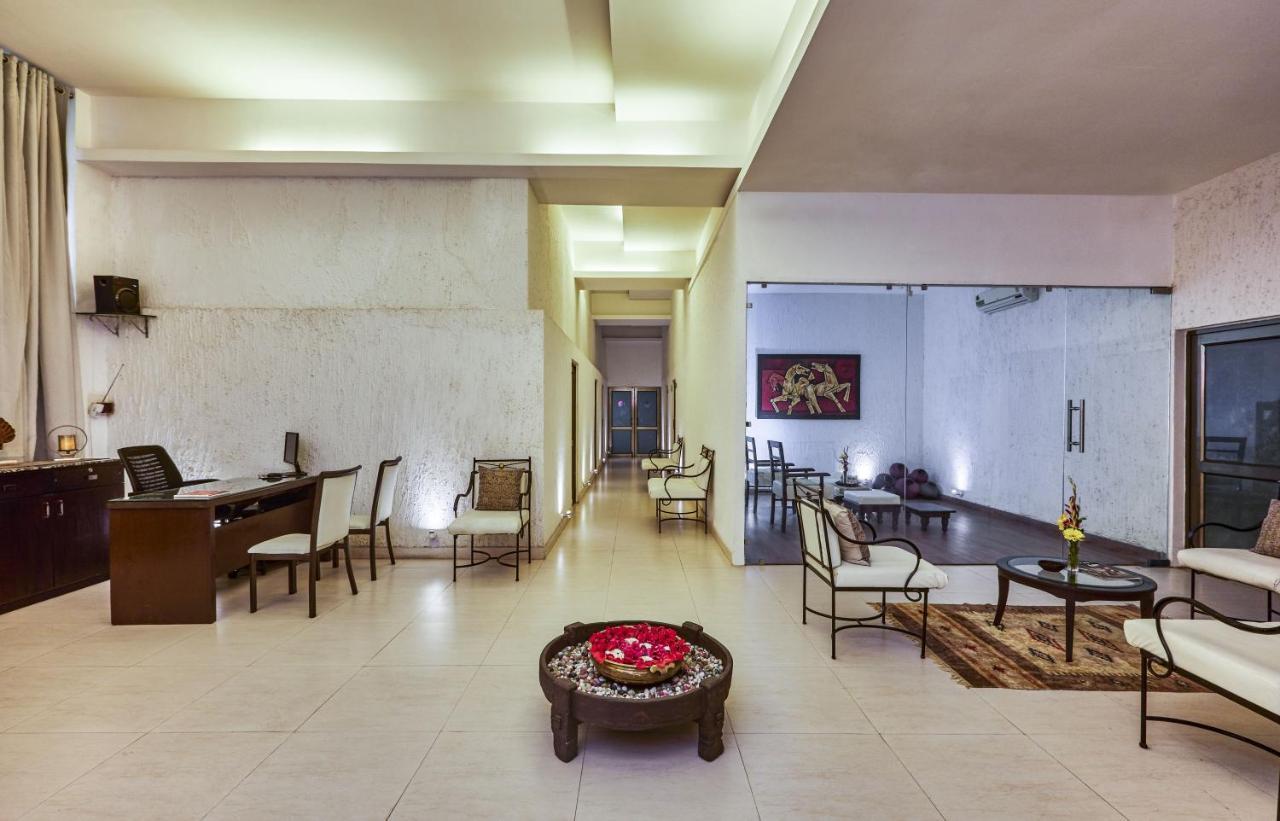 Club Mahindra Udaipur Hotel Buitenkant foto