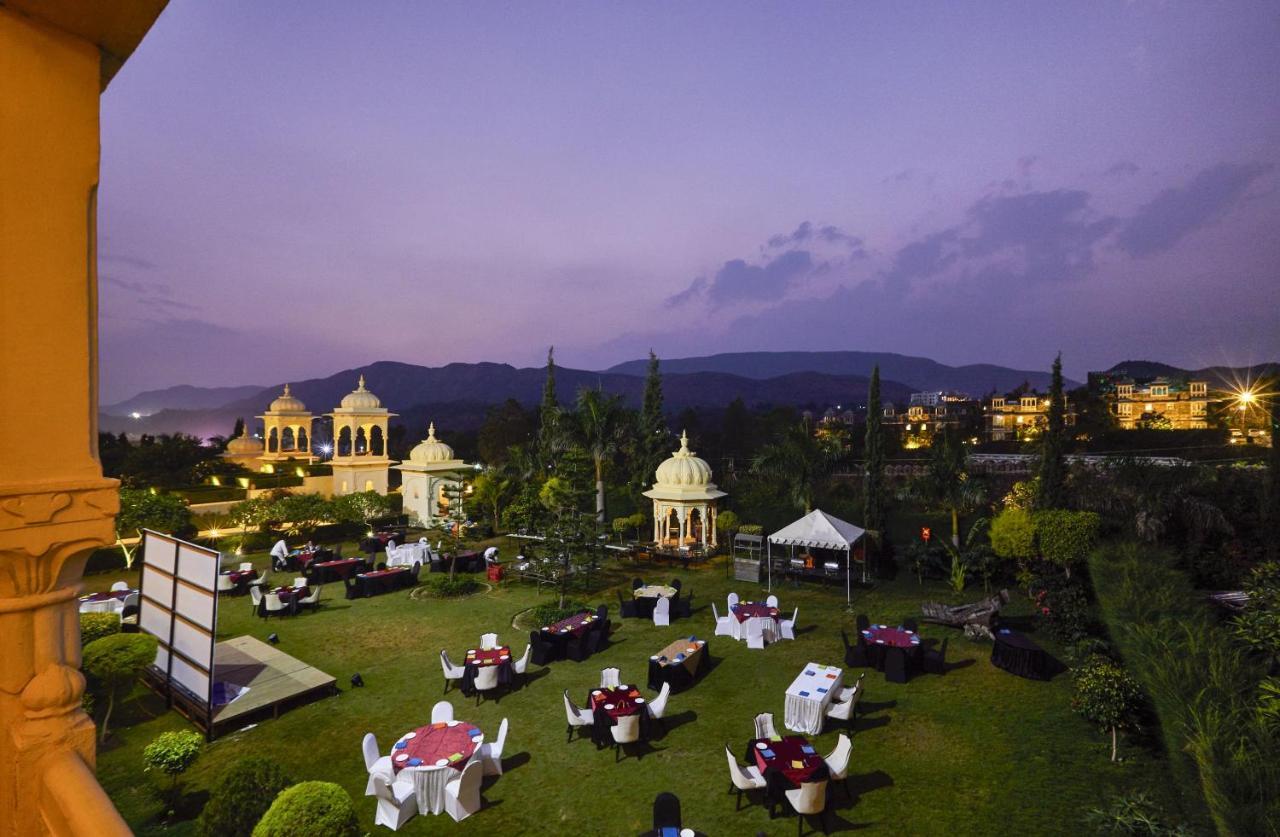 Club Mahindra Udaipur Hotel Buitenkant foto