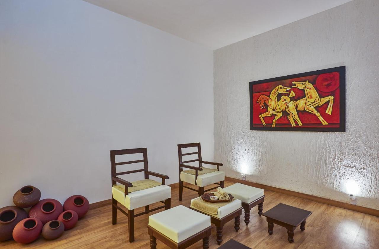 Club Mahindra Udaipur Hotel Buitenkant foto