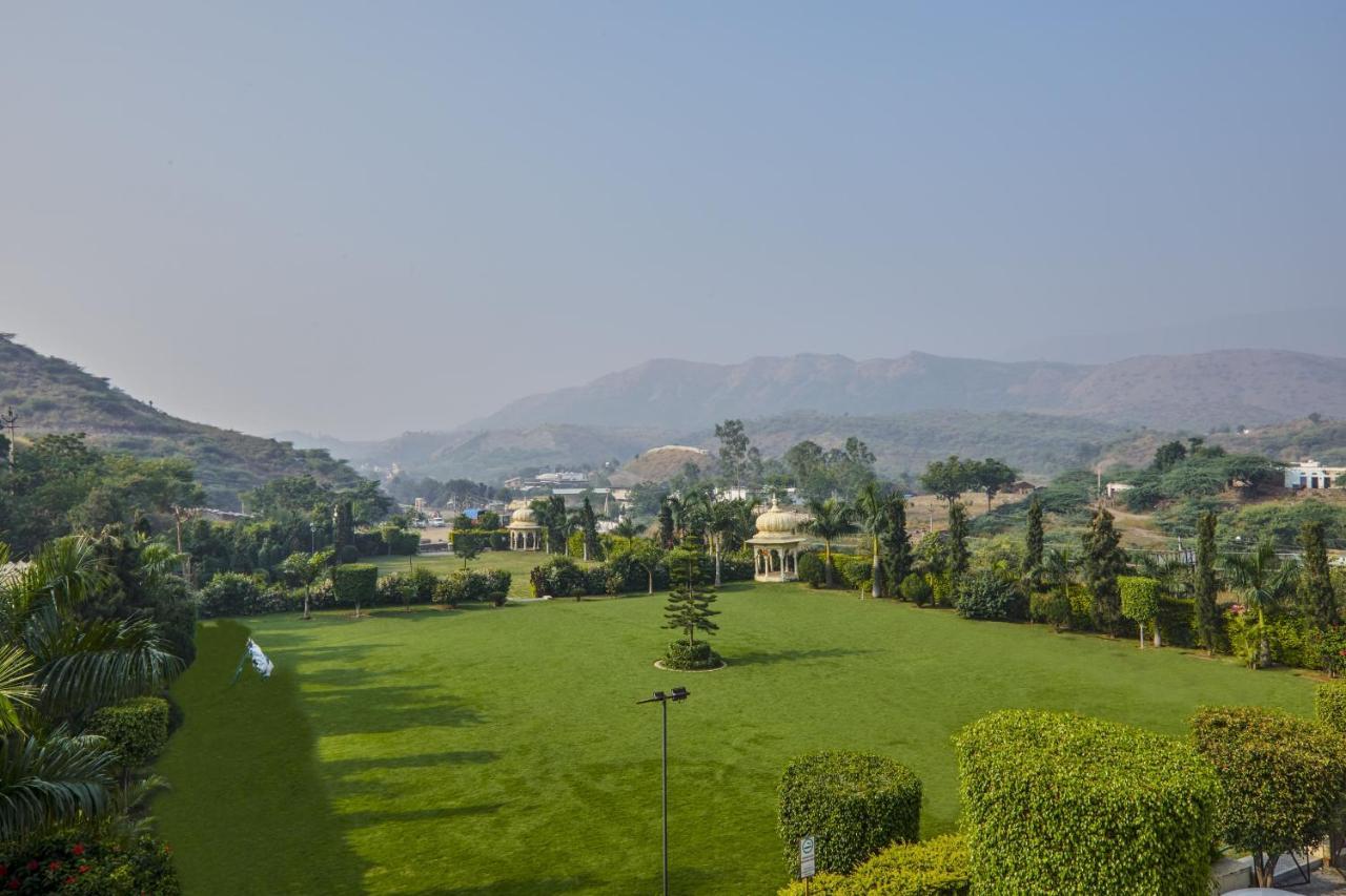 Club Mahindra Udaipur Hotel Buitenkant foto