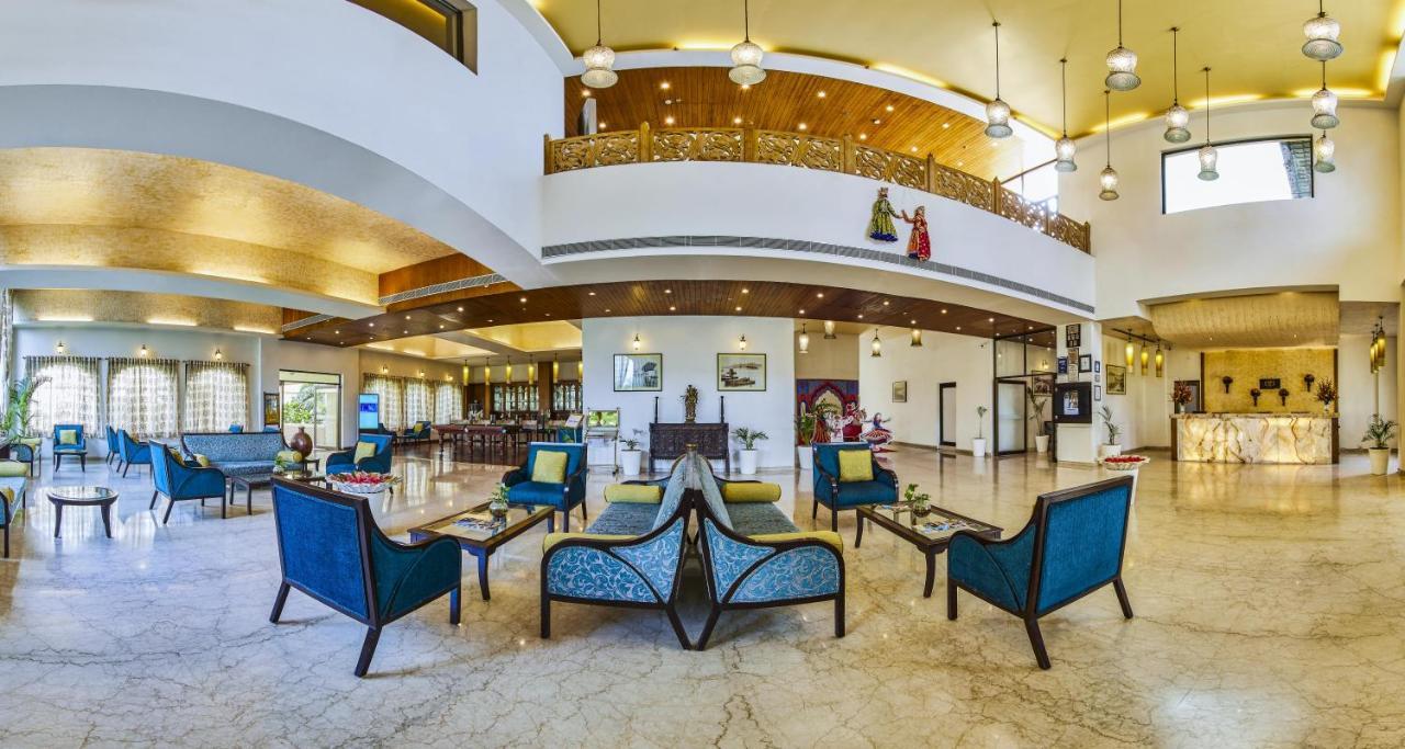 Club Mahindra Udaipur Hotel Buitenkant foto