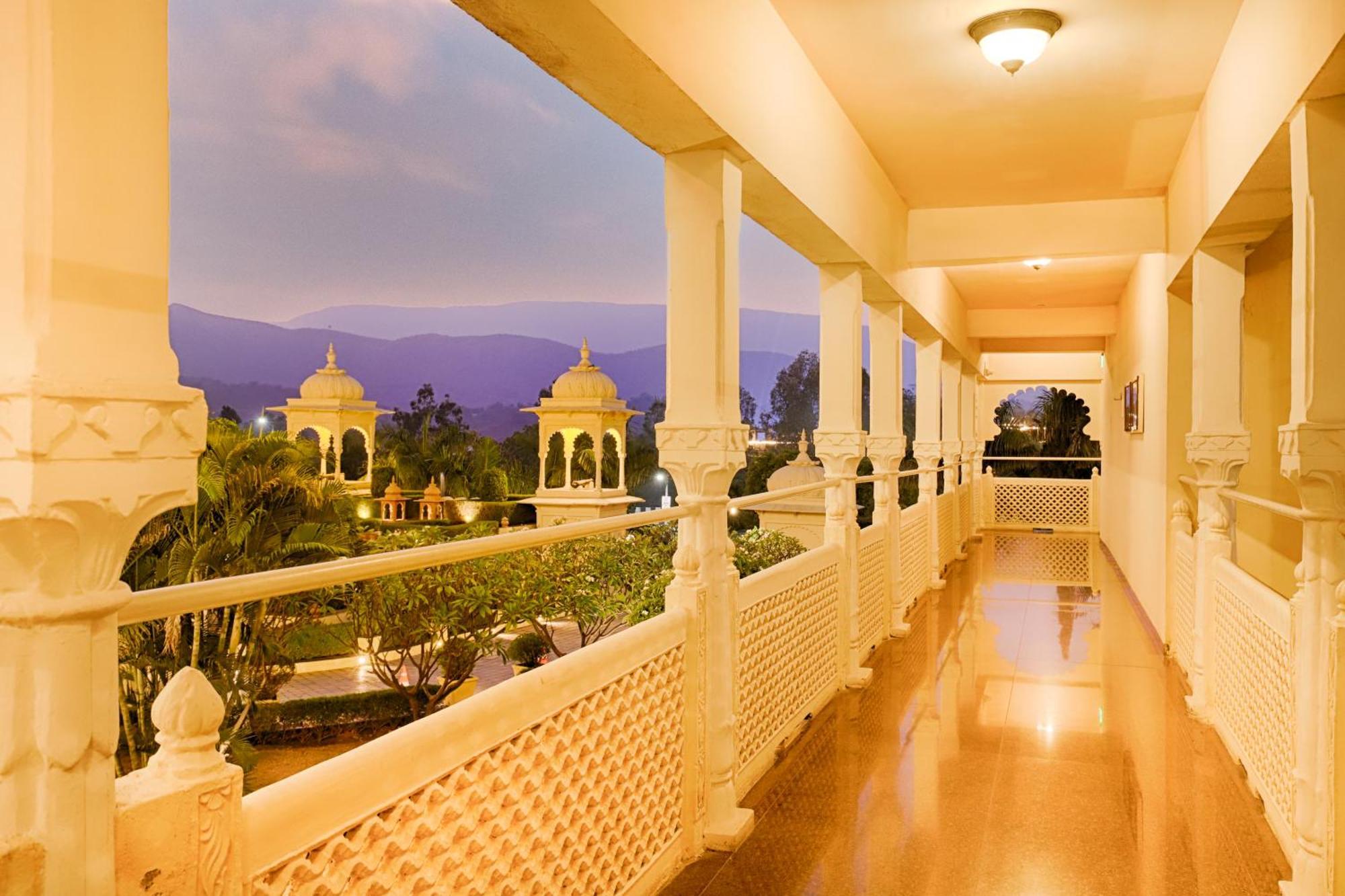 Club Mahindra Udaipur Hotel Buitenkant foto