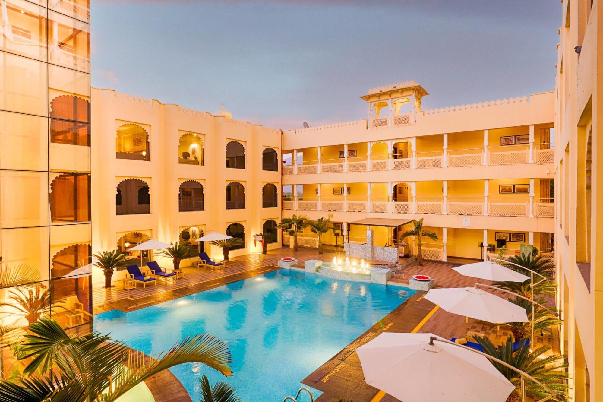 Club Mahindra Udaipur Hotel Buitenkant foto