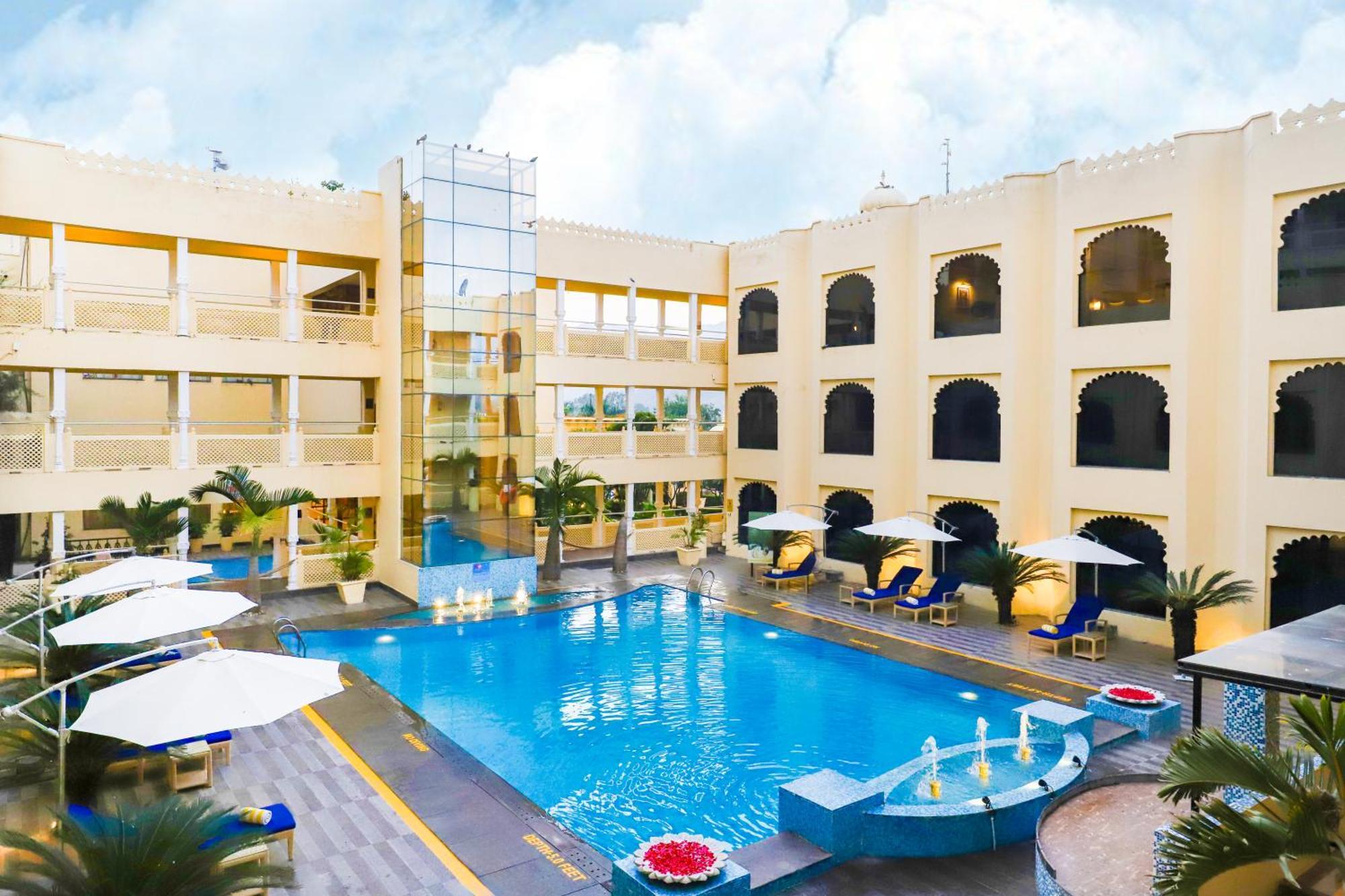 Club Mahindra Udaipur Hotel Buitenkant foto