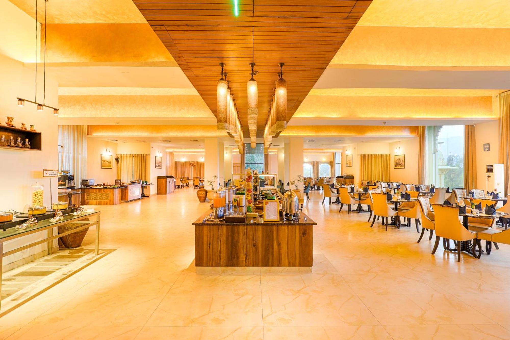 Club Mahindra Udaipur Hotel Buitenkant foto
