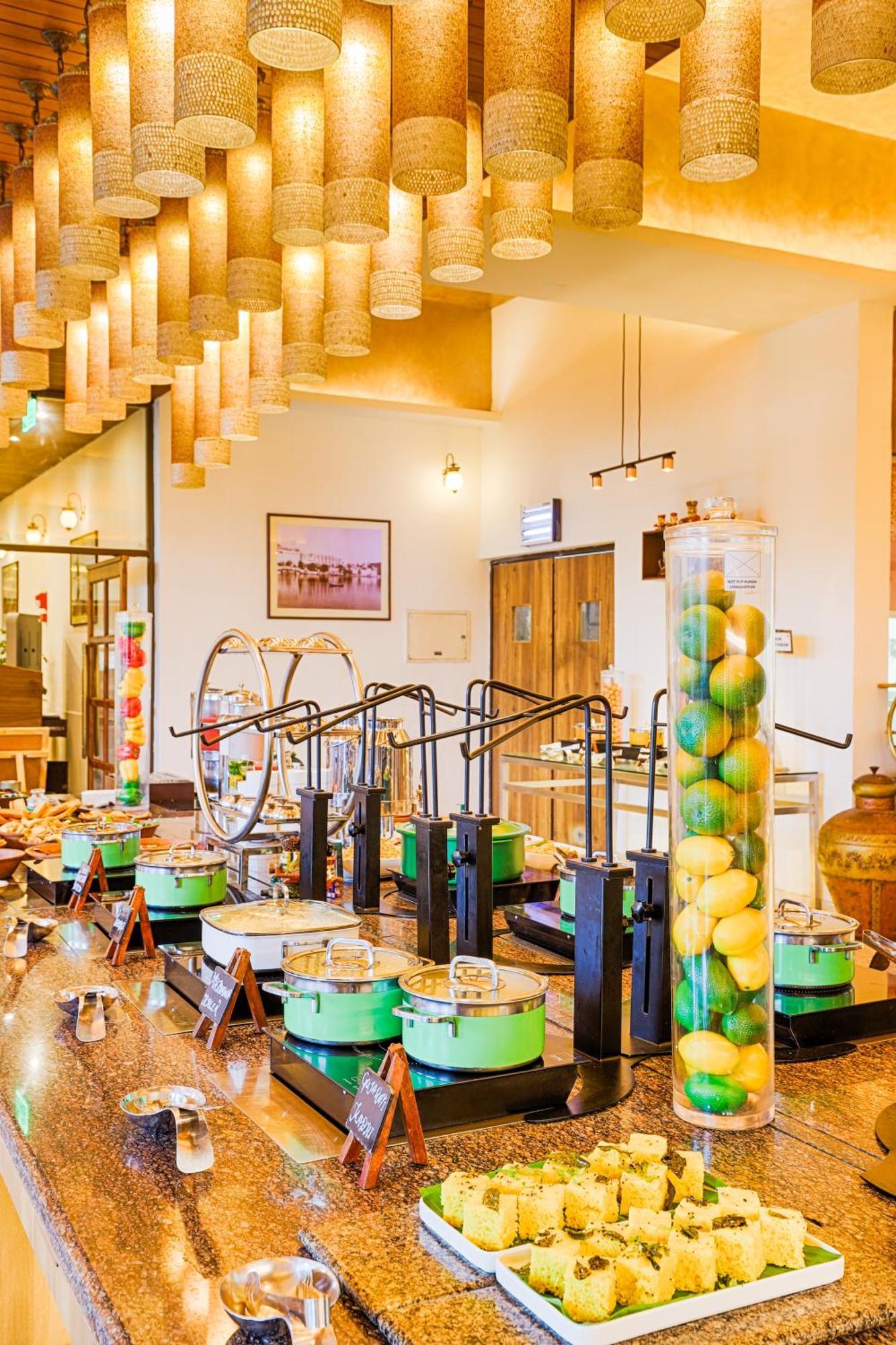 Club Mahindra Udaipur Hotel Buitenkant foto