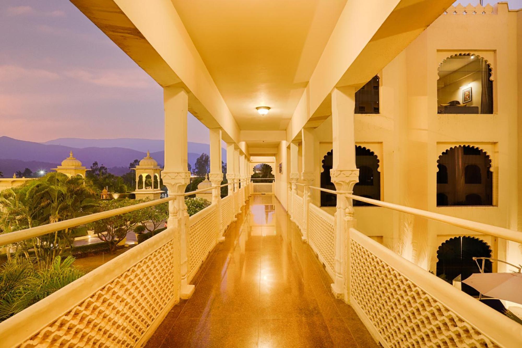 Club Mahindra Udaipur Hotel Buitenkant foto