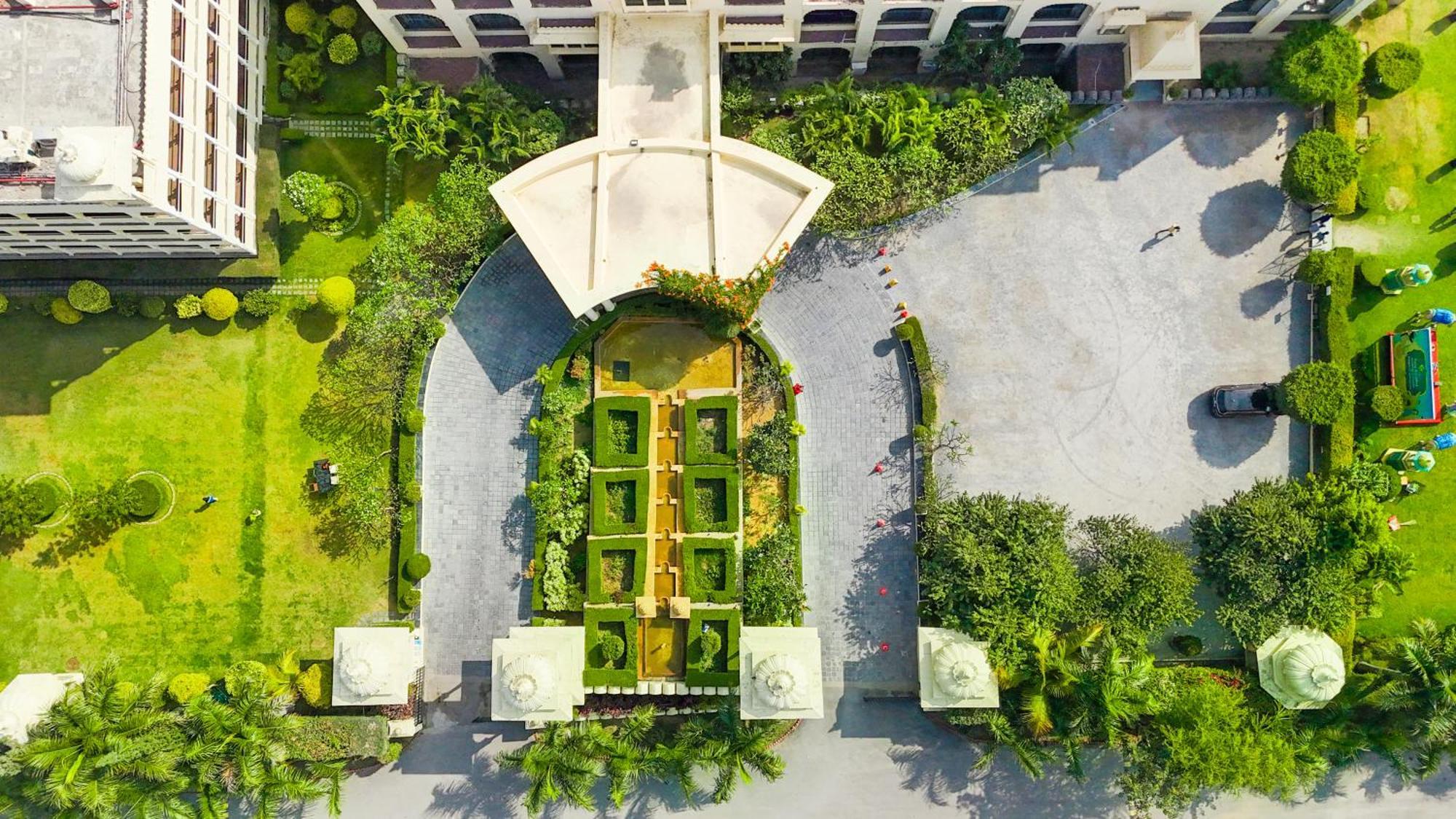 Club Mahindra Udaipur Hotel Buitenkant foto
