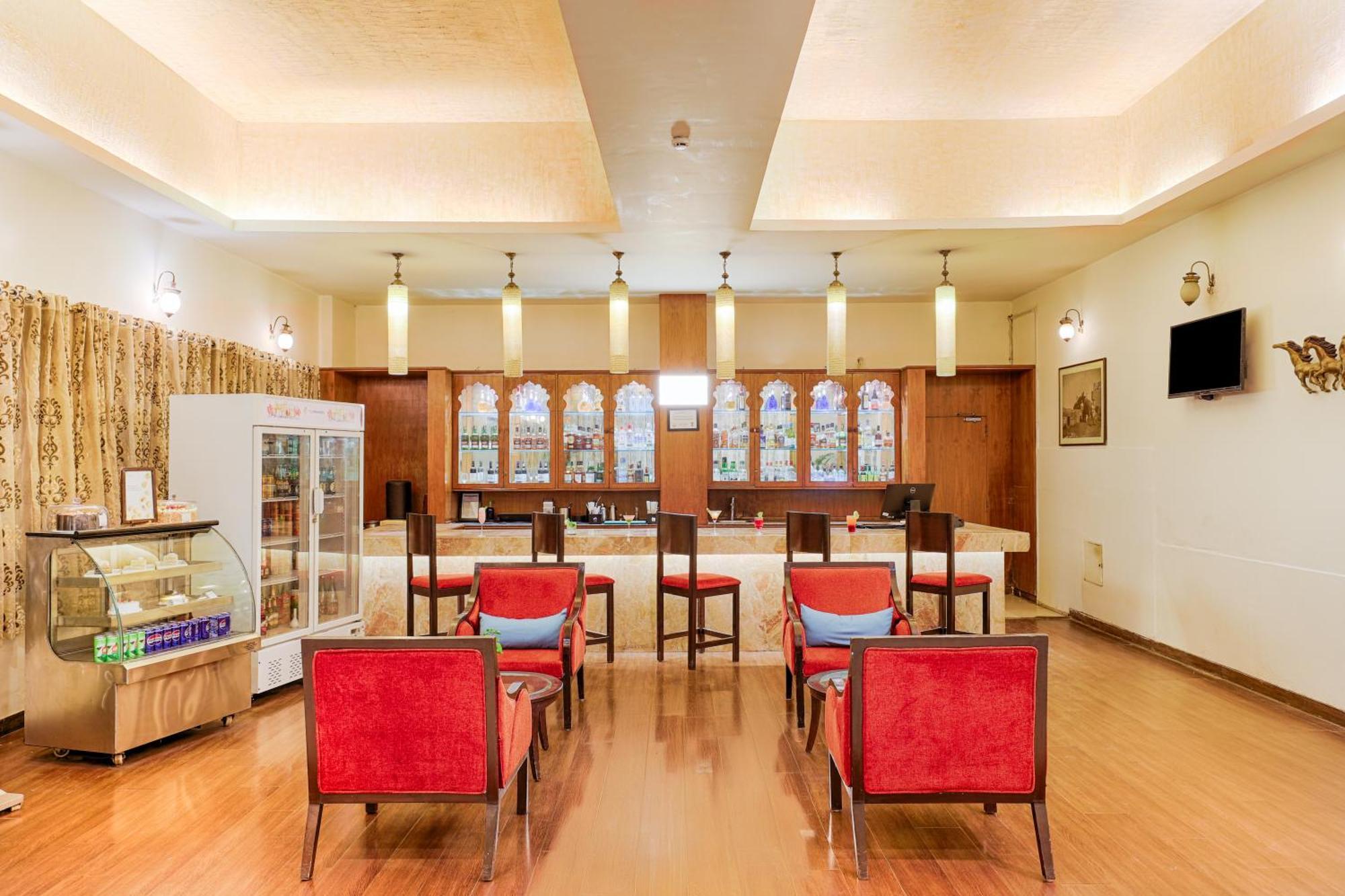 Club Mahindra Udaipur Hotel Buitenkant foto