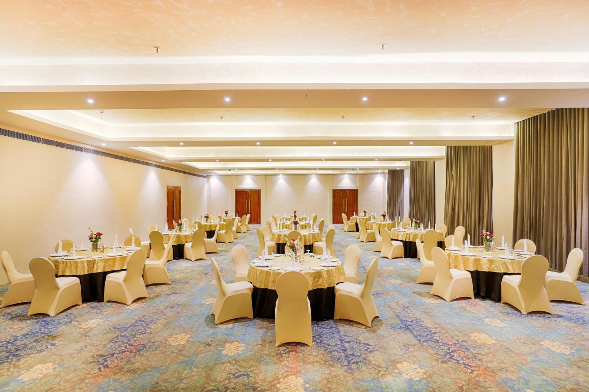 Club Mahindra Udaipur Hotel Buitenkant foto