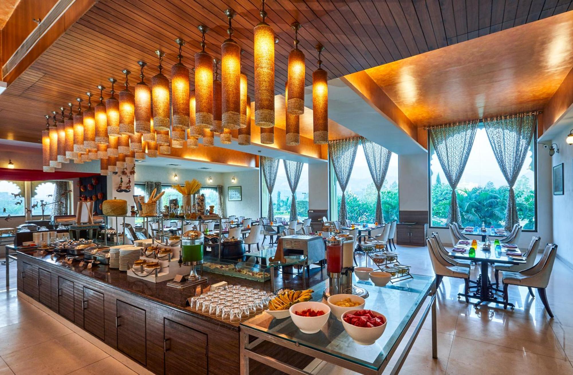 Club Mahindra Udaipur Hotel Buitenkant foto